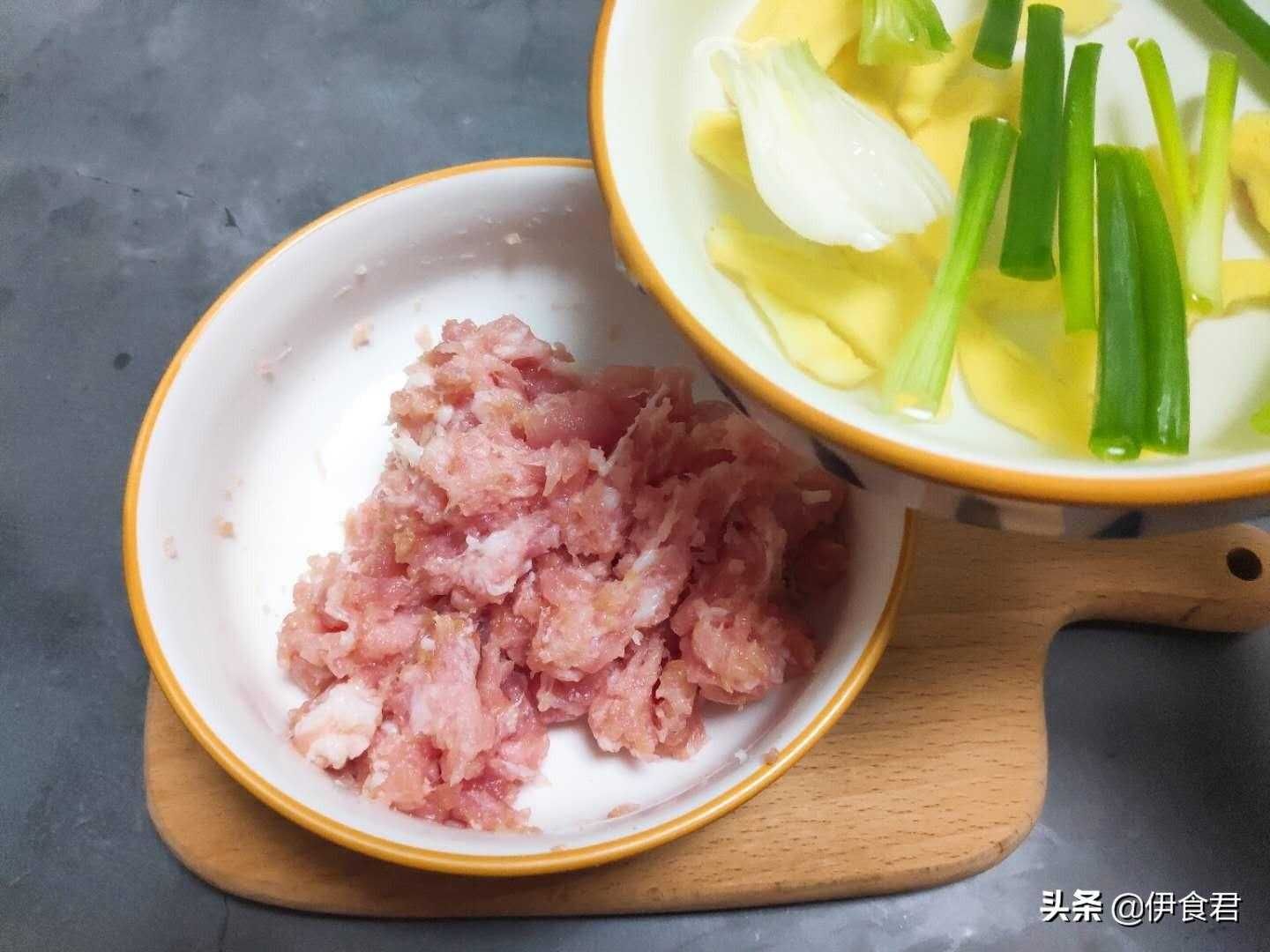 家常小吃抄手做法大揭秘（天津特色美食，学会制作一份地道的抄手）