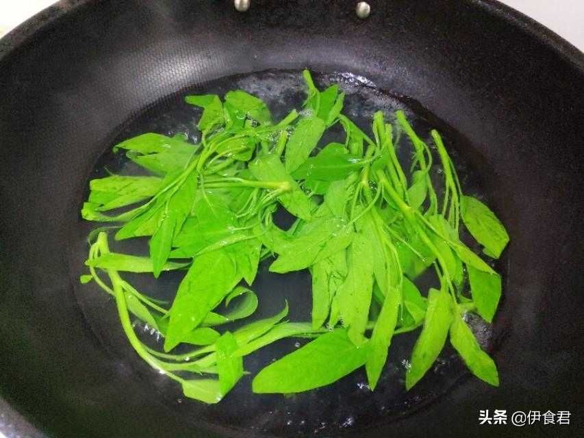 家常小吃抄手做法大揭秘（天津特色美食，学会制作一份地道的抄手）