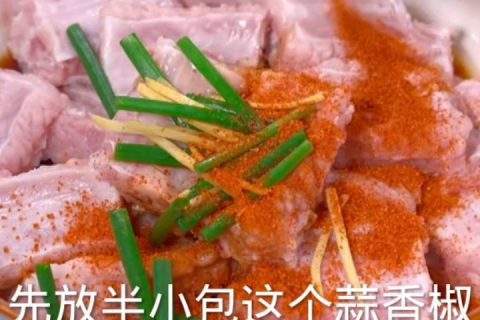 酥炸椒盐排骨，外酥里嫩香气四溢