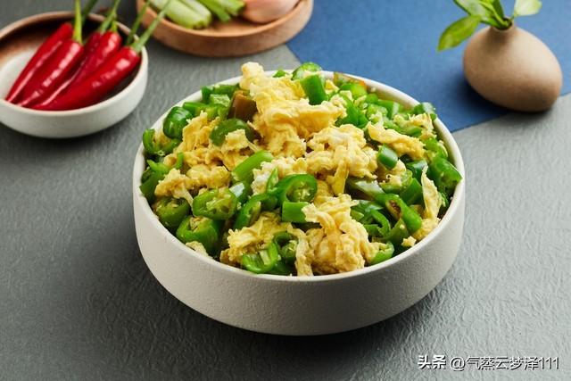 青椒炒鸡蛋：经典炒菜系列：青椒炒鸡蛋的制作秘诀