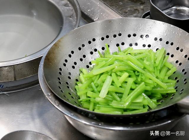 减肥午餐食谱：精心挑选的低热量午餐食谱，帮助你健康减肥！