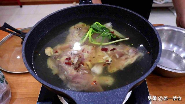 口水鸡的做法：挑战经典川菜，学习制作地道口水鸡