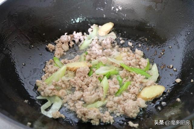 嘎鱼炖豆腐的制作方法，美味汤菜助消暑！