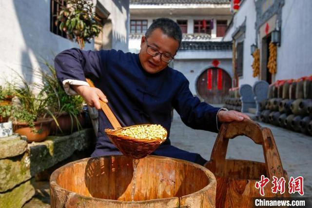 黄山毛豆腐的特色制作，品尝独具风味的地方美食