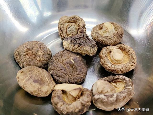 排骨汤怎么炖好吃：制作美味排骨汤的技巧和窍门分享