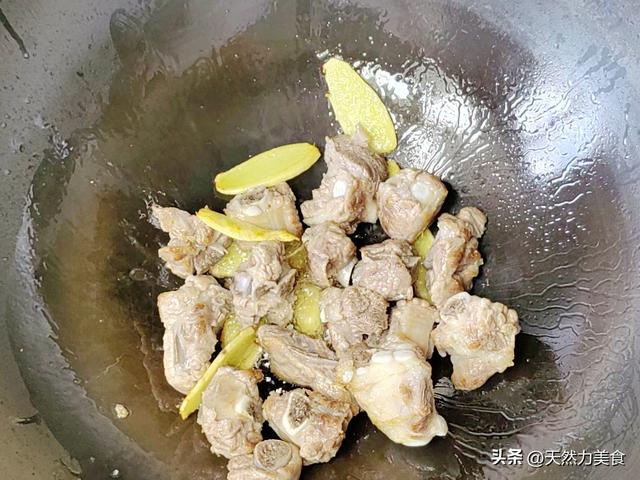 排骨汤怎么炖好吃：制作美味排骨汤的技巧和窍门分享