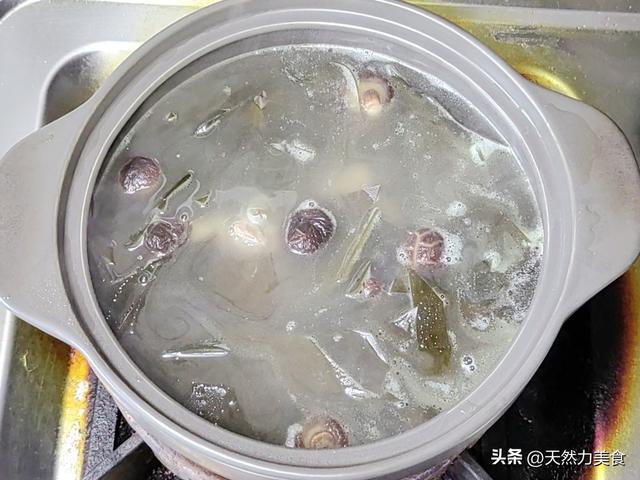 排骨汤怎么炖好吃：制作美味排骨汤的技巧和窍门分享