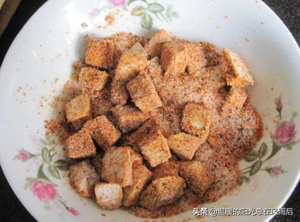 臭豆腐乳：制作臭豆腐乳的原料选取和发酵过程详解