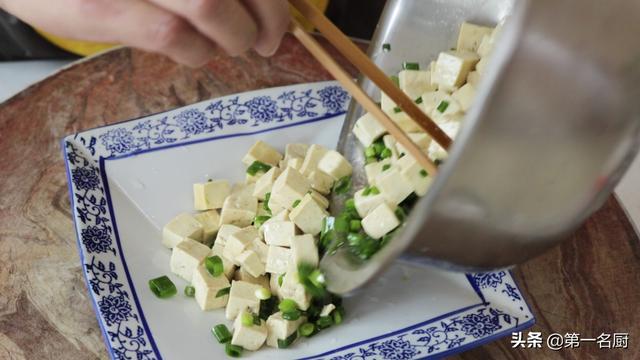 小葱拌豆腐一清二白：小葱拌豆腐的最佳配方，创意拌法分享