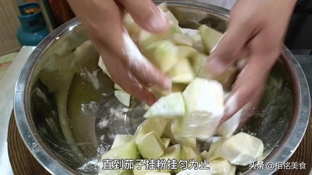 烧茄子的做法视频：学习制作口感独特的烧茄子的全过程