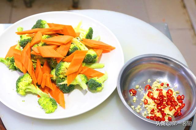 快速减肥食谱：推荐几款高效快速减肥食谱，告别困扰