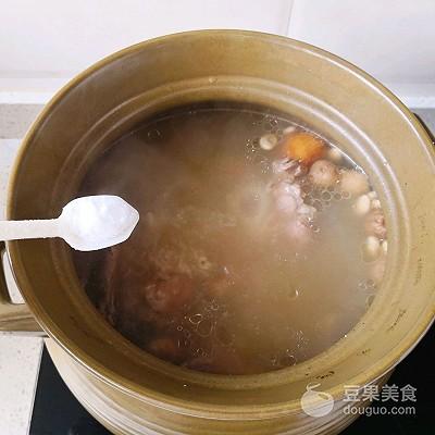 土茯苓汤：养生必备，教你制作土茯苓汤的正确方法