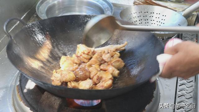 大盘鸡的做法：家常大盘鸡的制作步骤与口味调整技巧分享