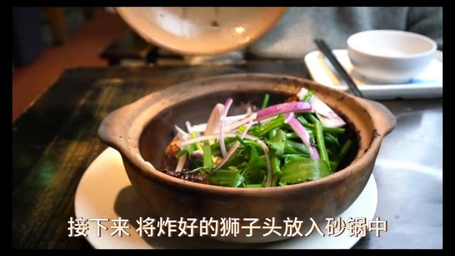 【红烧狮子头的做法】如何炖煮出肉质鲜美、口感细腻的红烧狮子头？点击学习做法！