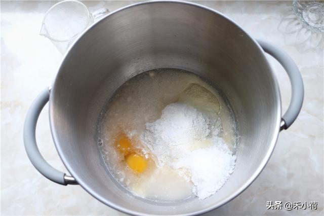 土司做法 | 自制早餐美食，教你制作松软可口的土司